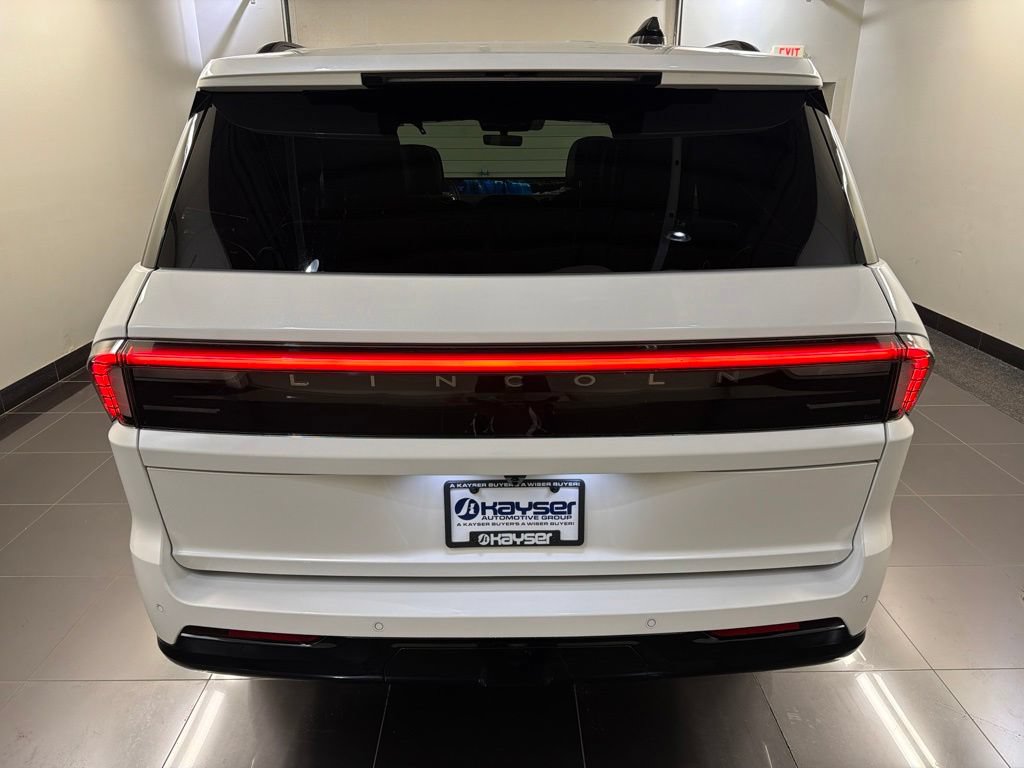 New 2026 Lincoln Navigator Reserve w/ Jet Appearance Package AWD/4WD image 5