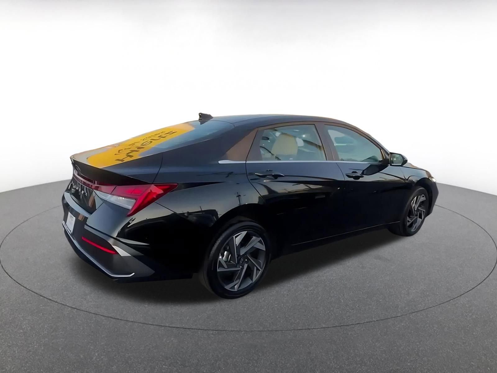 Used 2025 Hyundai Elantra SEL image 15