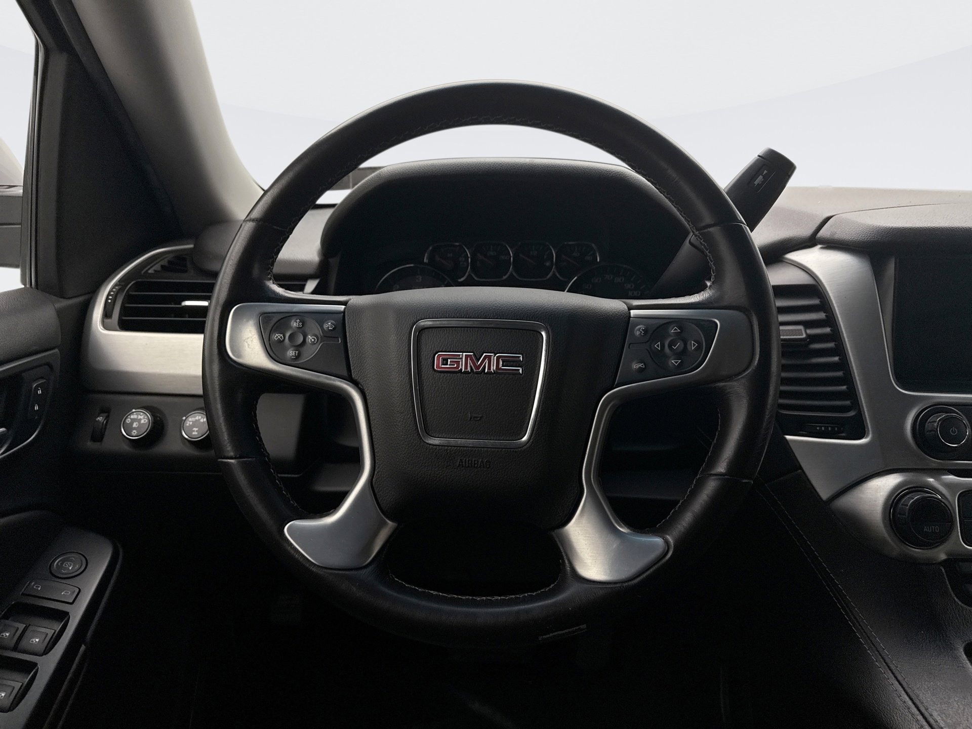 Used 2018 GMC Yukon SLE w/ SLE Value Package image 12