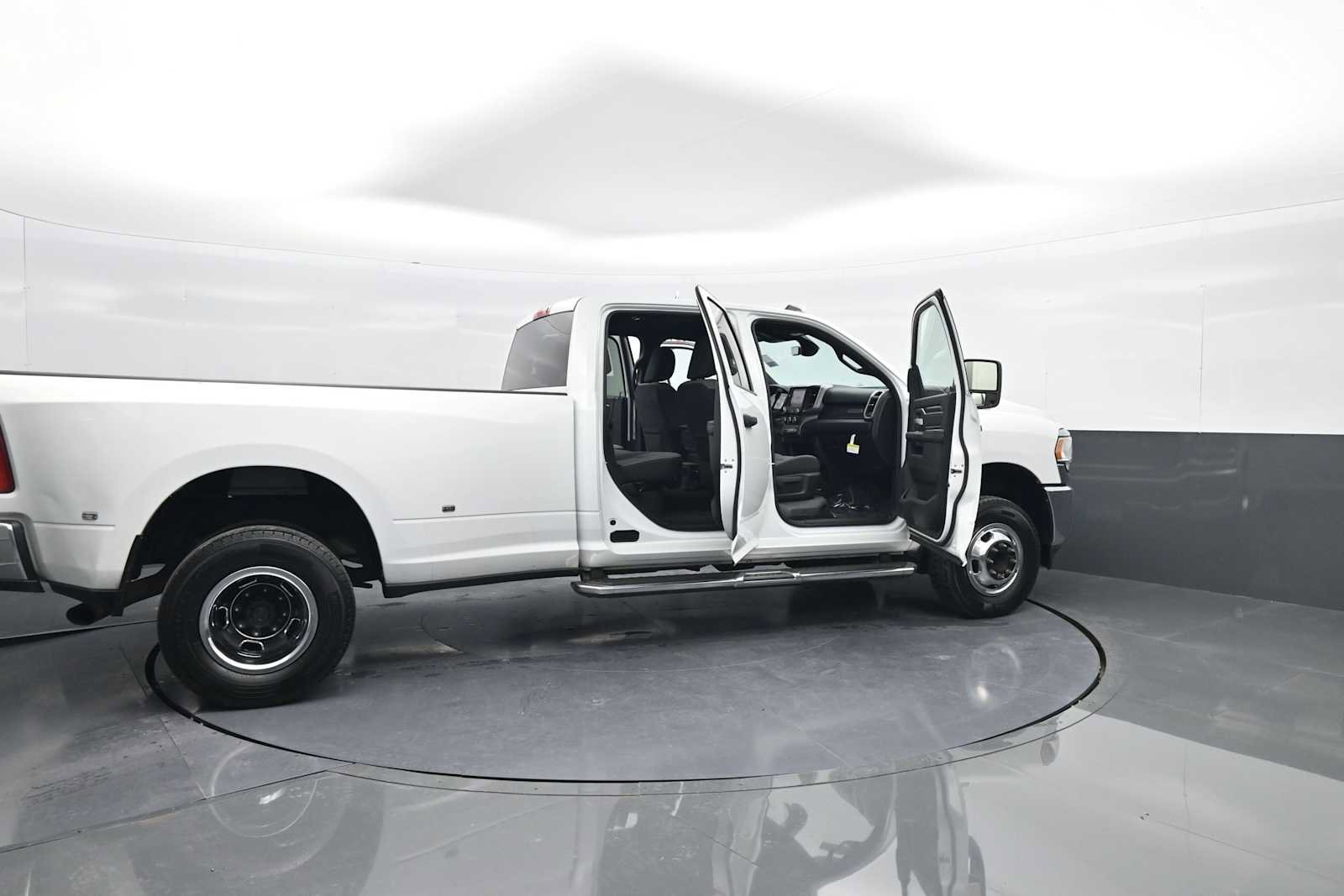 Used 2024 RAM 3500 Big Horn image 39