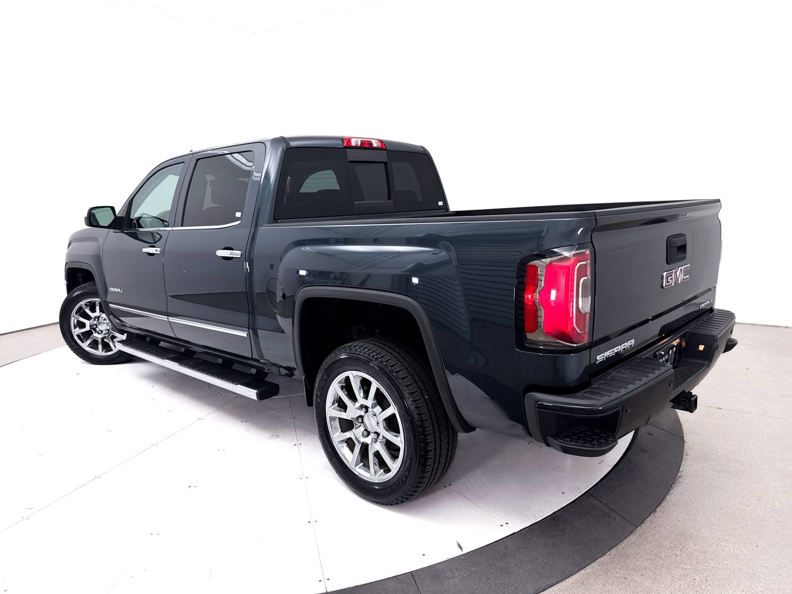 Used 2017 GMC Sierra 1500 Denali AWD/4WD image 2