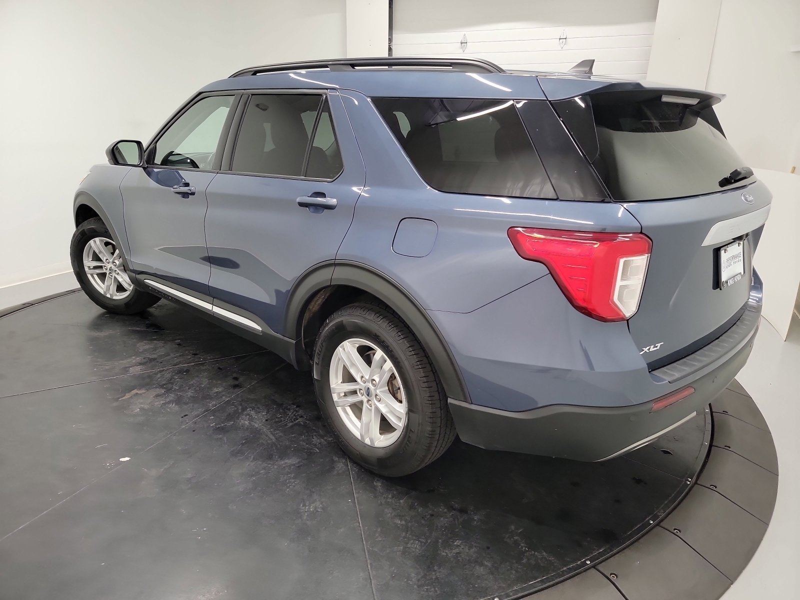 Used 2021 Ford Explorer XLT w/ Equipment Group 202A AWD/4WD image 6