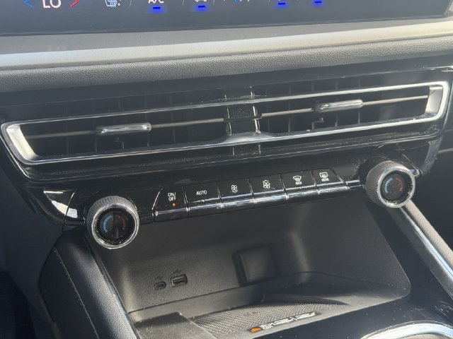 Used 2026 Chevrolet Traverse LT w/ Driver Confidence Package FWD image 34