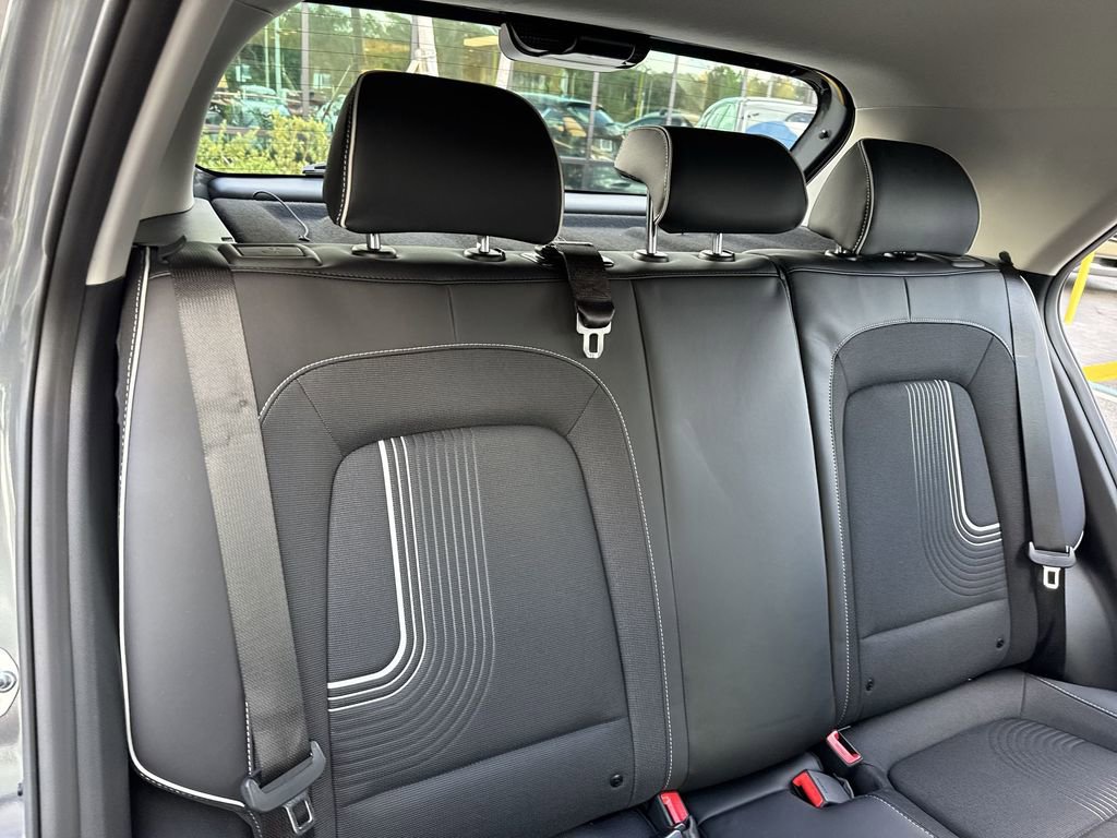 Used 2024 Hyundai Venue Limited image 47