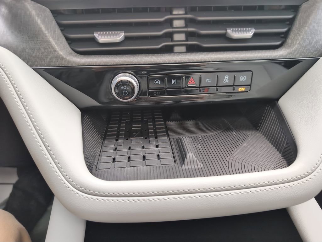 Used 2025 Ford Explorer Platinum w/ Ultimate Package image 26