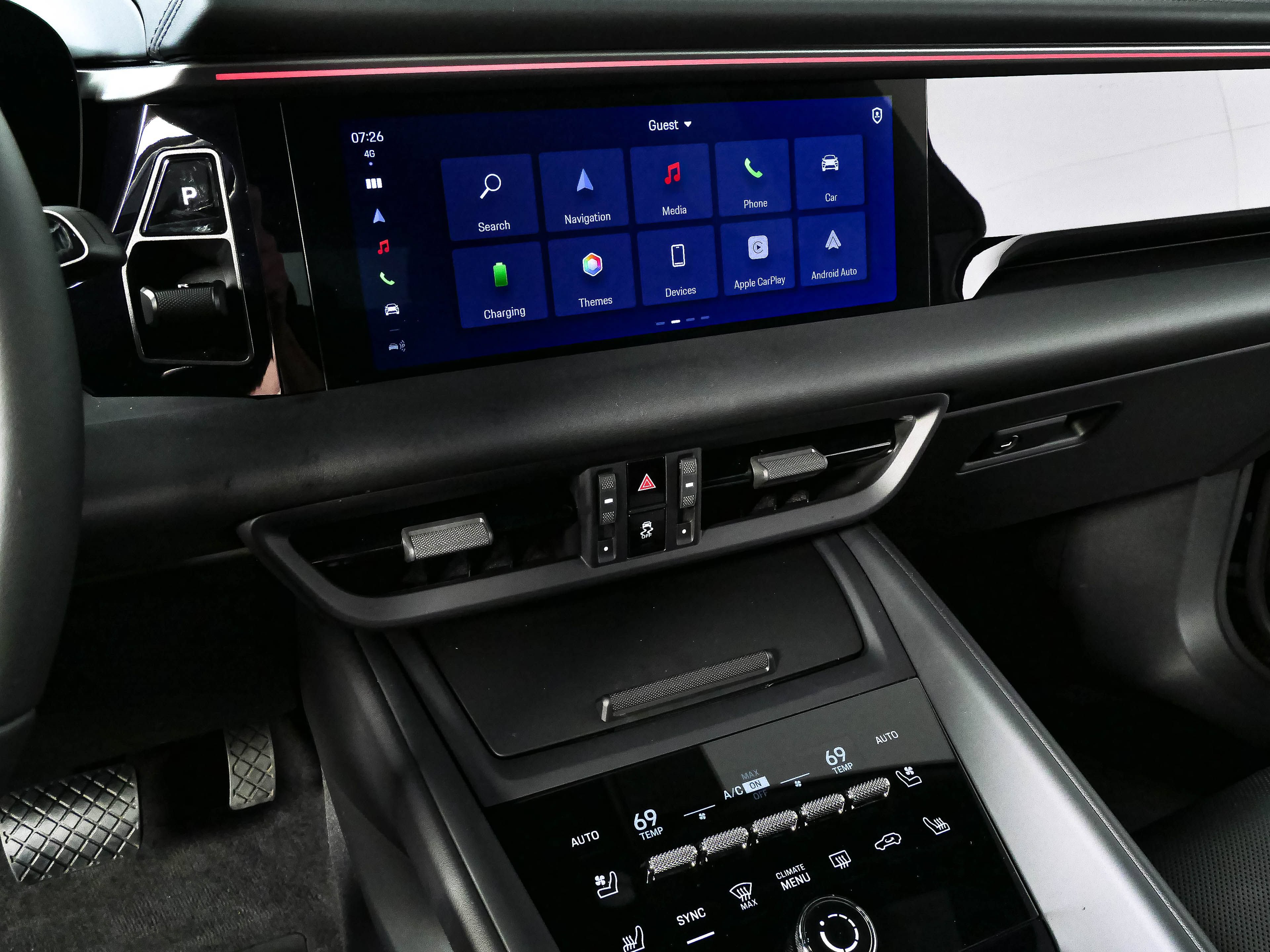 Certified 2025 Porsche Macan Electric RWD image 13