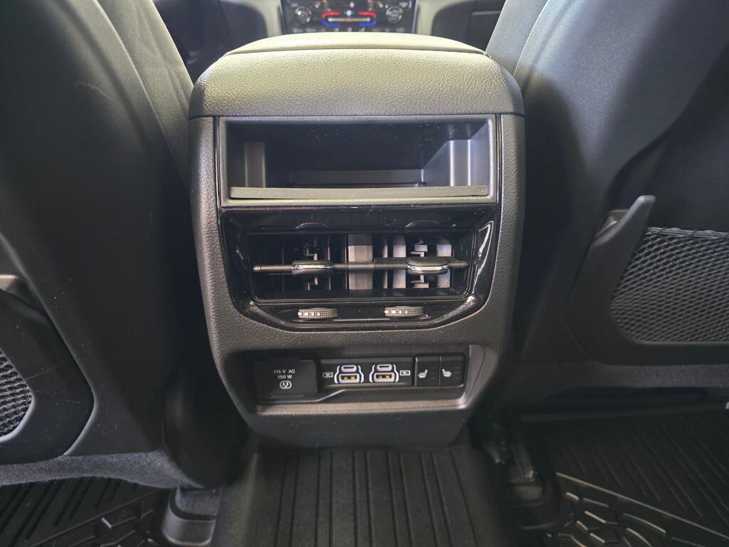 Used 2023 Jeep Grand Cherokee Limited w/ Trailer Tow Prep Group (B) image 36