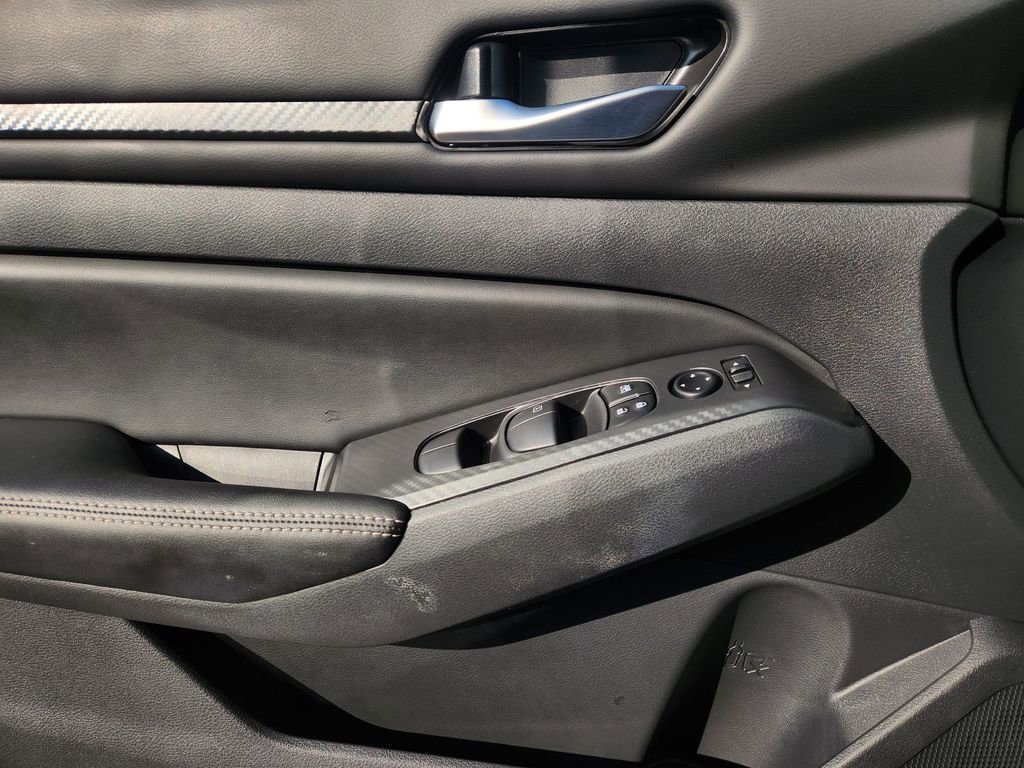 Used 2025 Nissan Altima 2.5 SV image 24