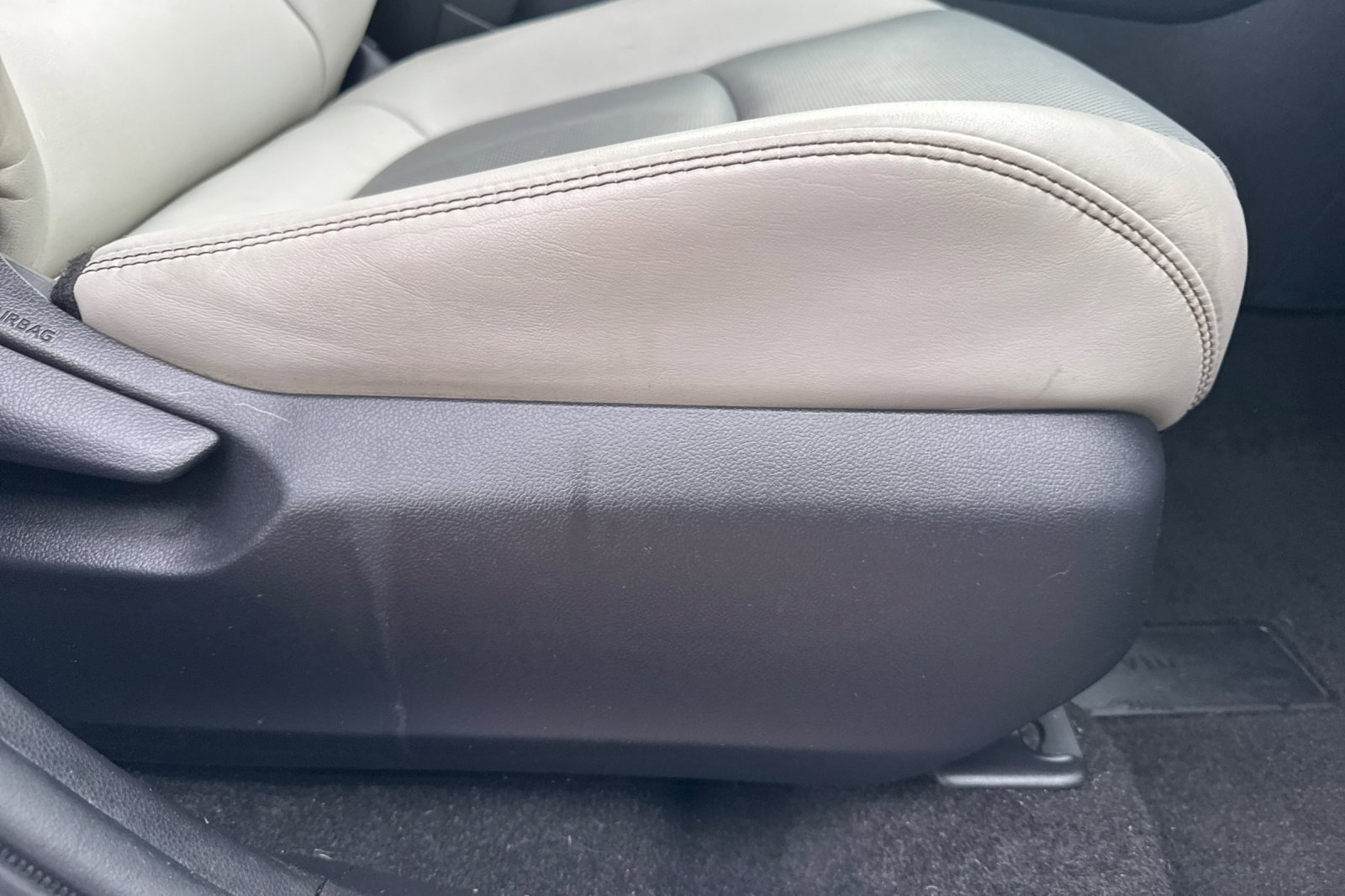 Used 2020 Toyota RAV4 Limited image 23