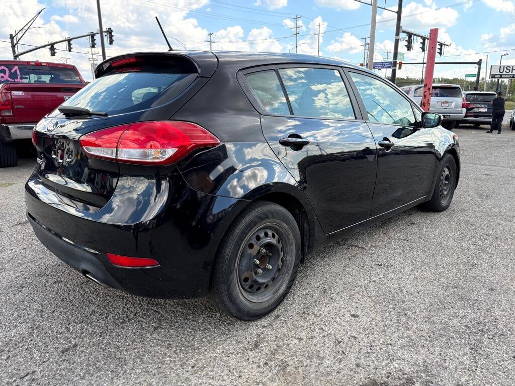 Used 2017 Kia Forte LX image 4