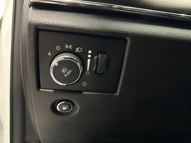 Used 2019 Jeep Grand Cherokee Limited image 28