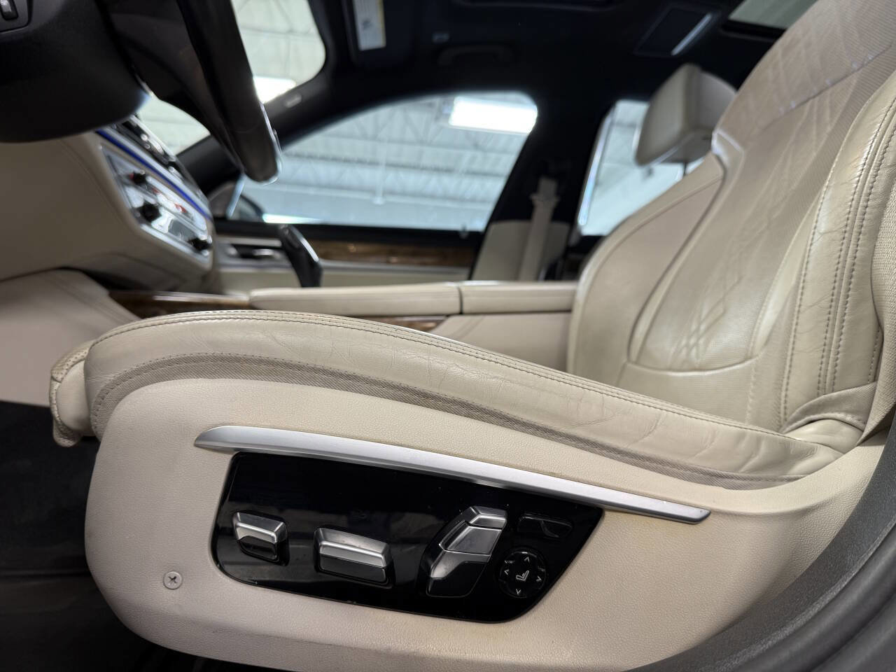 Used 2017 BMW 750i xDrive AWD/4WD image 21