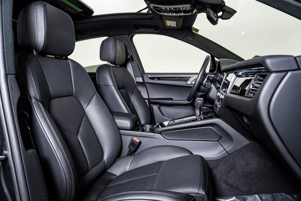 Certified 2025 Porsche Macan image 15