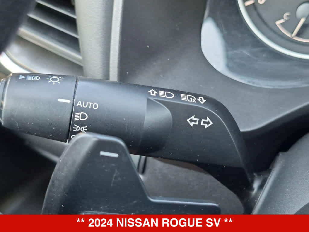 Used 2024 Nissan Rogue SV AWD/4WD image 24