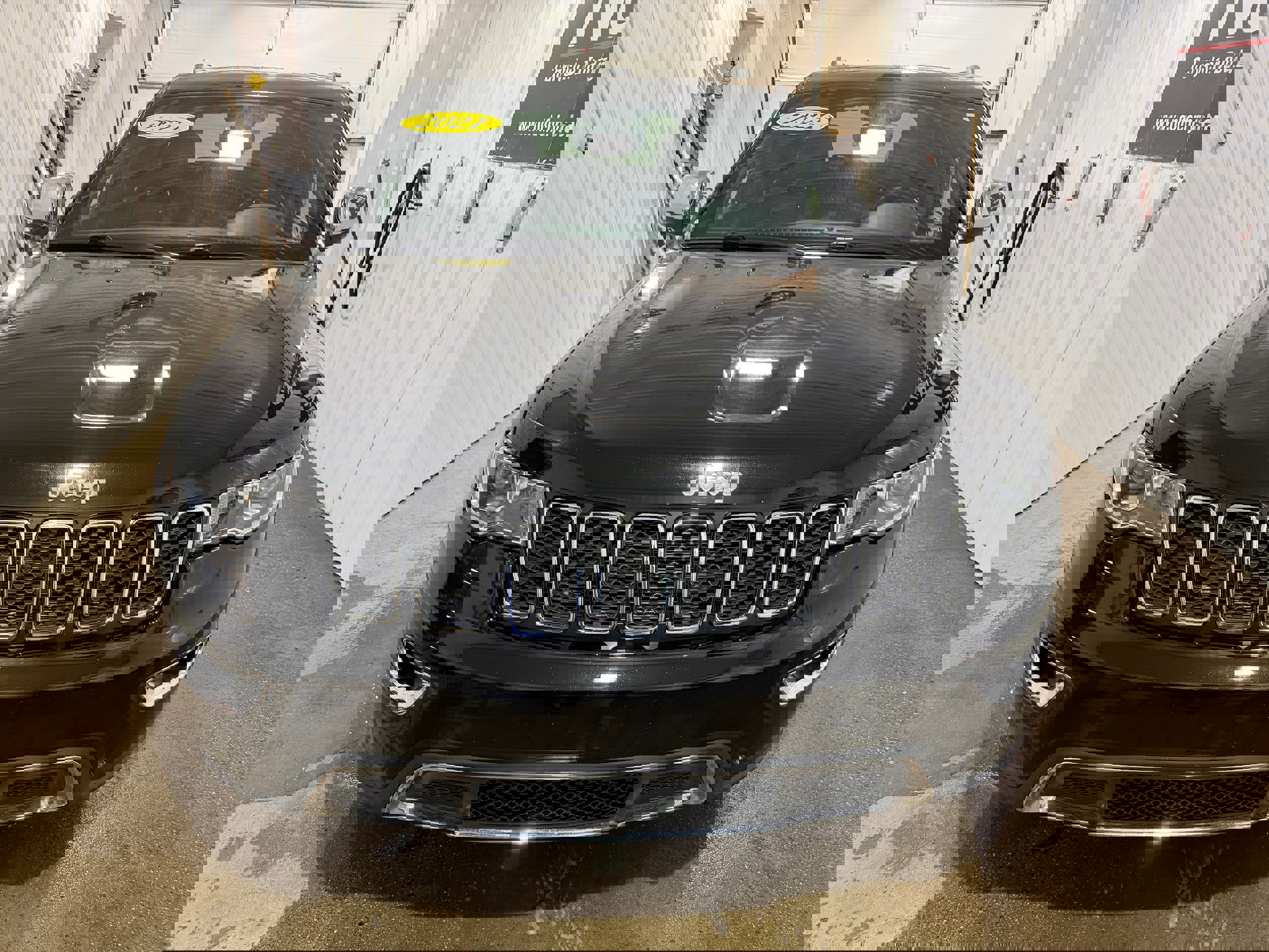 Used 2021 Jeep Grand Cherokee Limited image 3