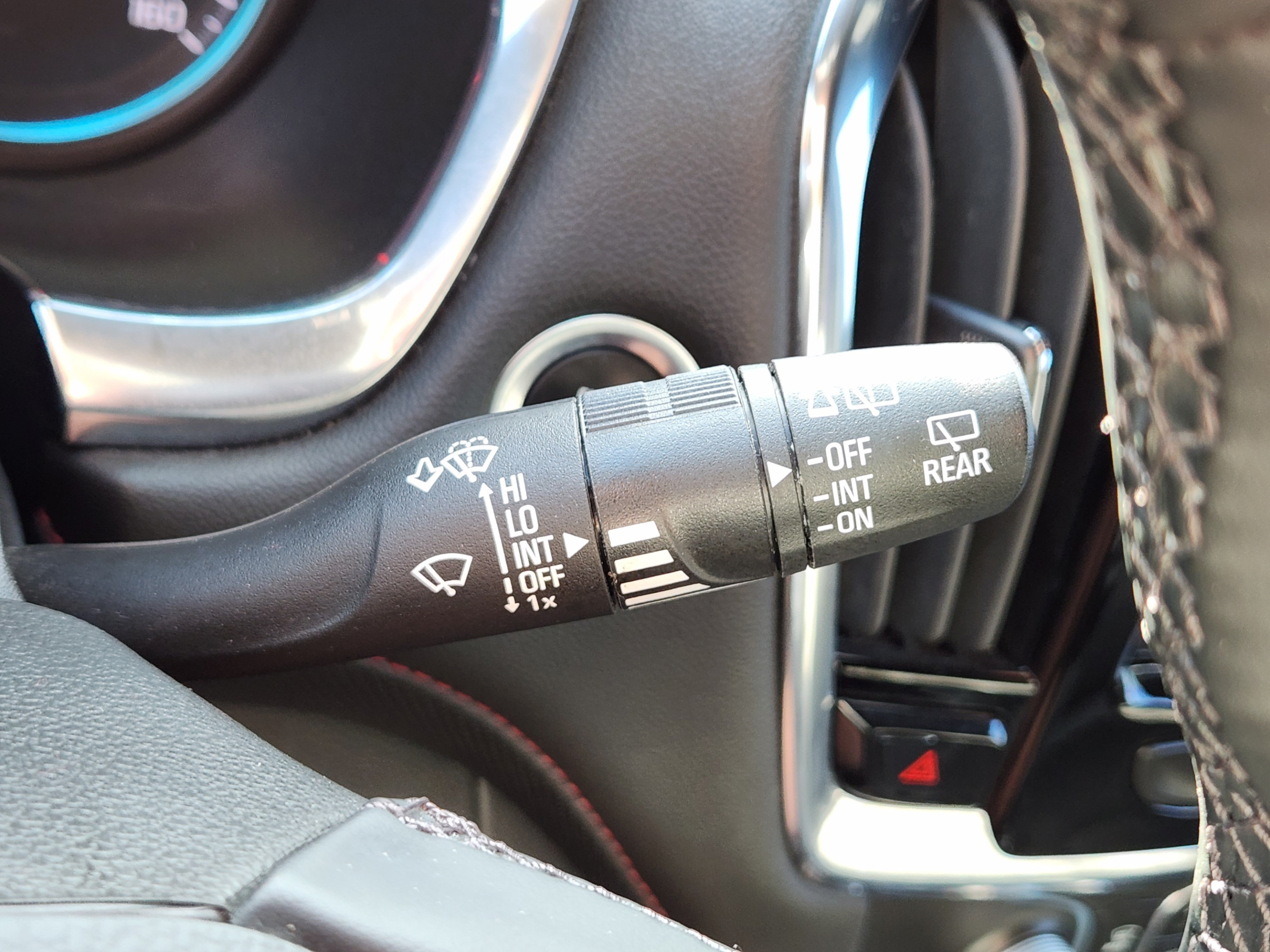 Used 2023 Chevrolet Traverse RS FWD image 24