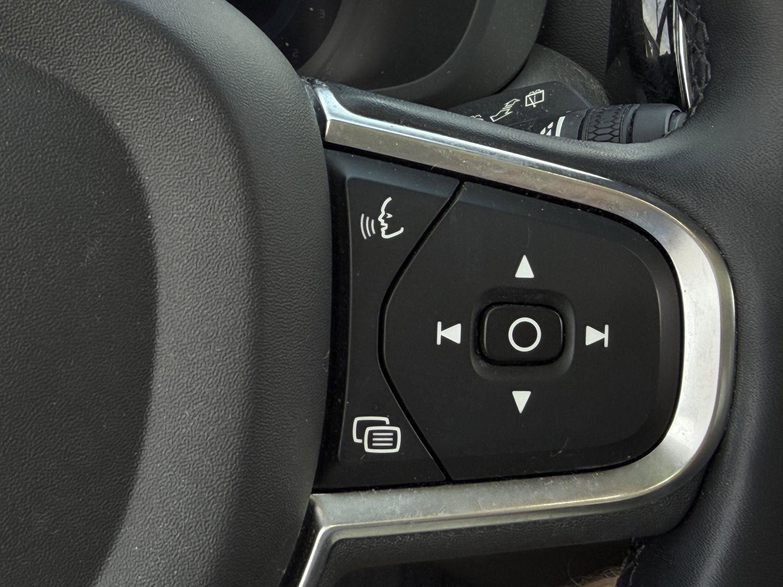 Used 2023 Volvo XC60 B5 Core AWD/4WD image 12