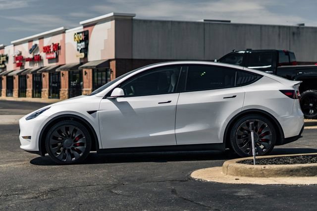 Used 2022 Tesla Model Y Performance AWD/4WD image 3