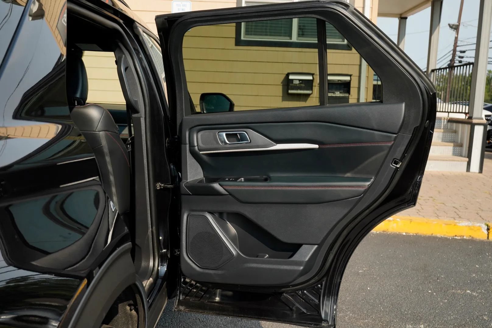 Used 2025 Ford Explorer ST-Line AWD/4WD image 34