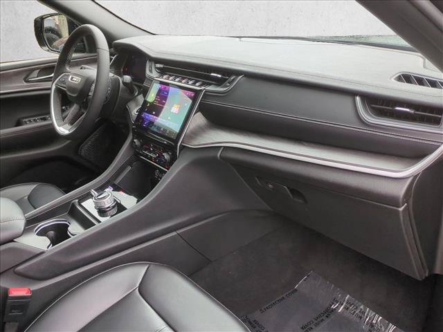 Used 2024 Jeep Grand Cherokee Limited w/ Black Appearance Package AWD/4WD image 23