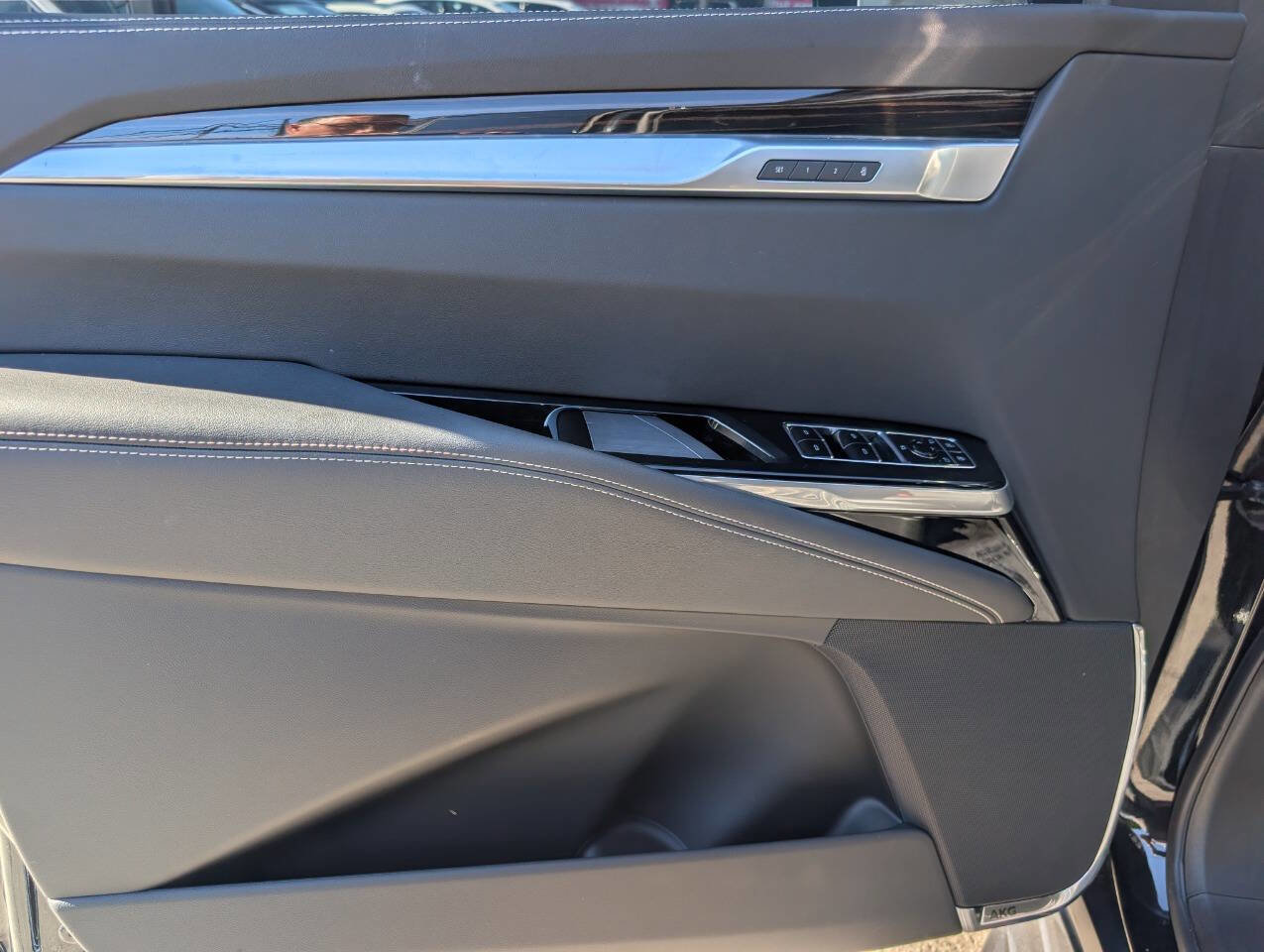 Used 2025 Cadillac Escalade ESV Luxury AWD/4WD image 9
