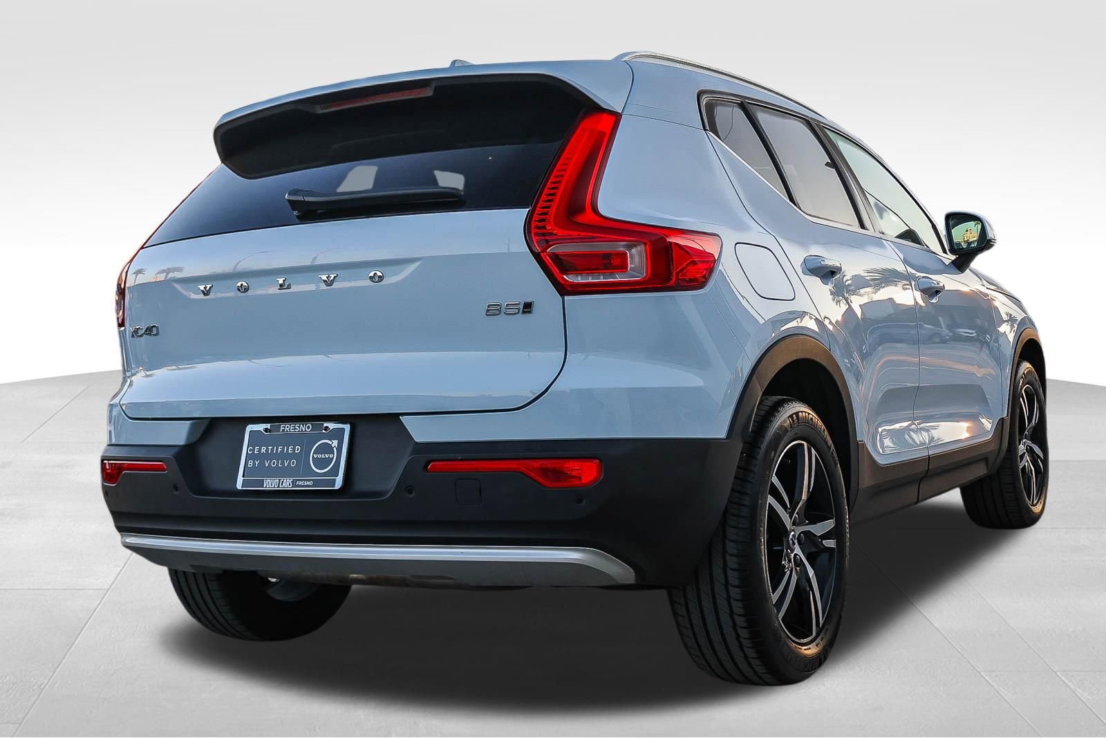 Used 2025 Volvo XC40 B5 Core image 6
