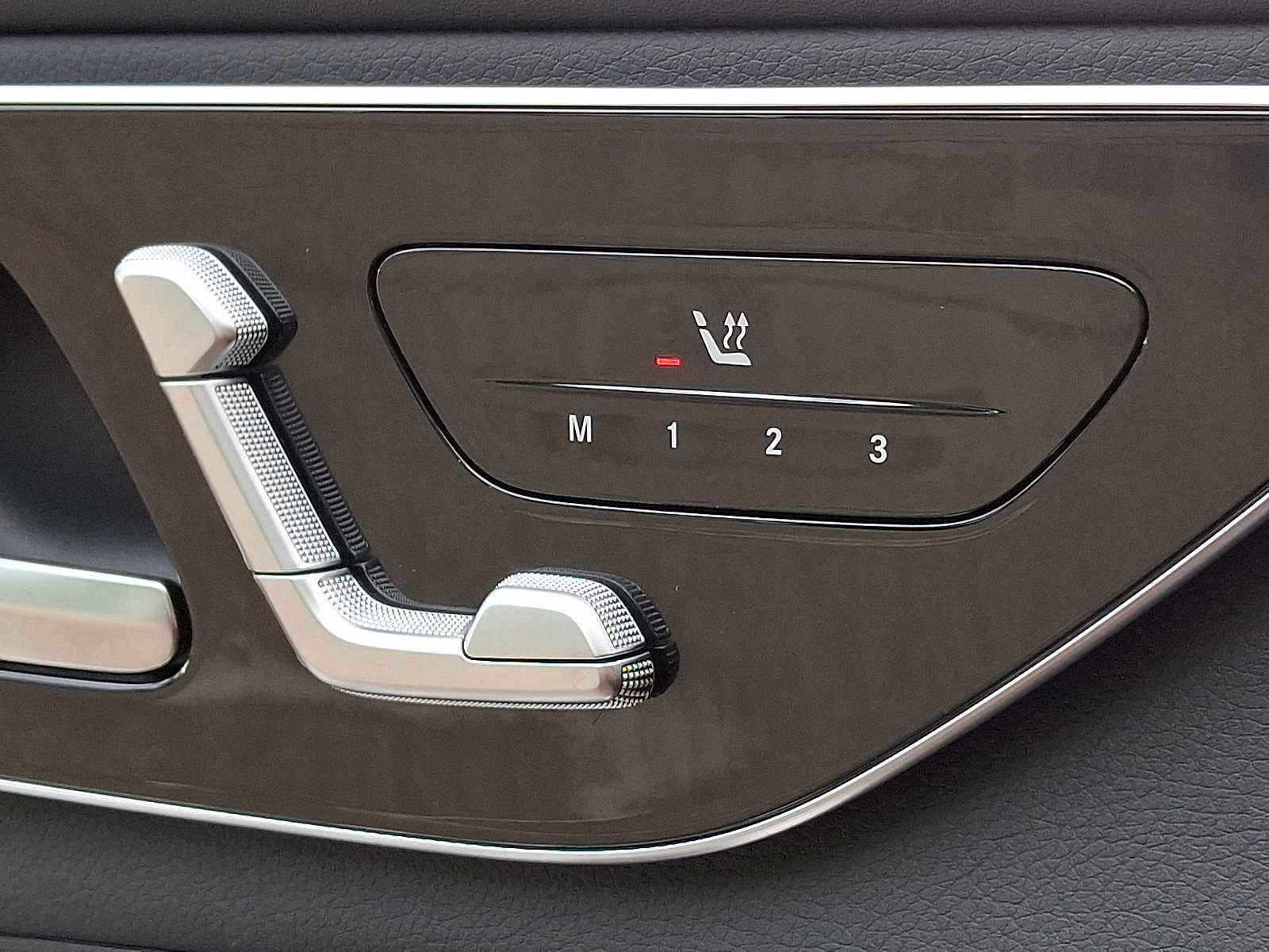 Used 2024 Mercedes-Benz GLC 300 4MATIC image 21