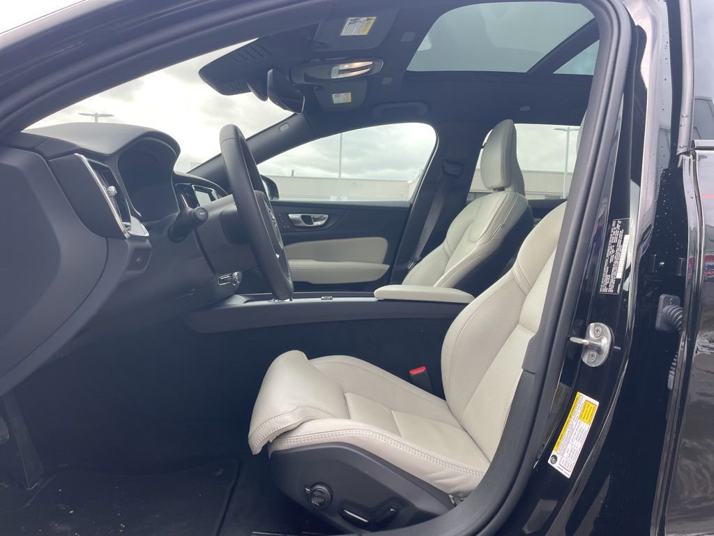 Certified 2025 Volvo V60 B5 Cross Country Ultra image 22