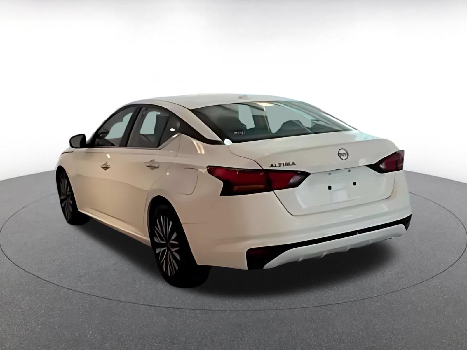 Used 2025 Nissan Altima 2.5 SV FWD image 15