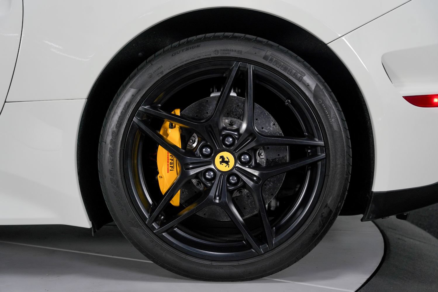 Used 2016 Ferrari California T RWD image 20