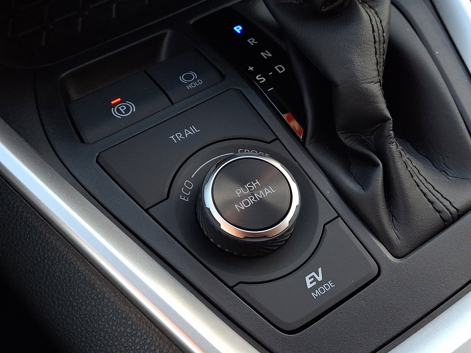 Certified 2025 Toyota RAV4 LE image 24