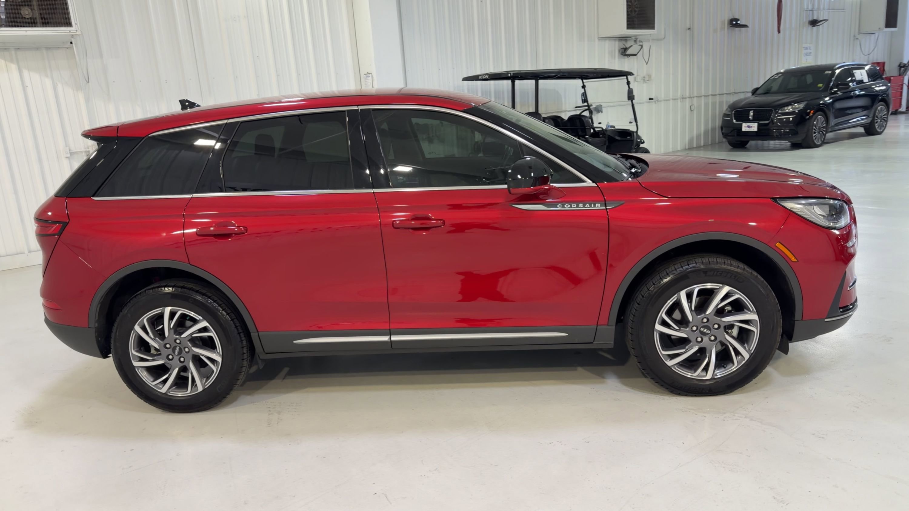 Used 2025 Lincoln Corsair FWD image 2