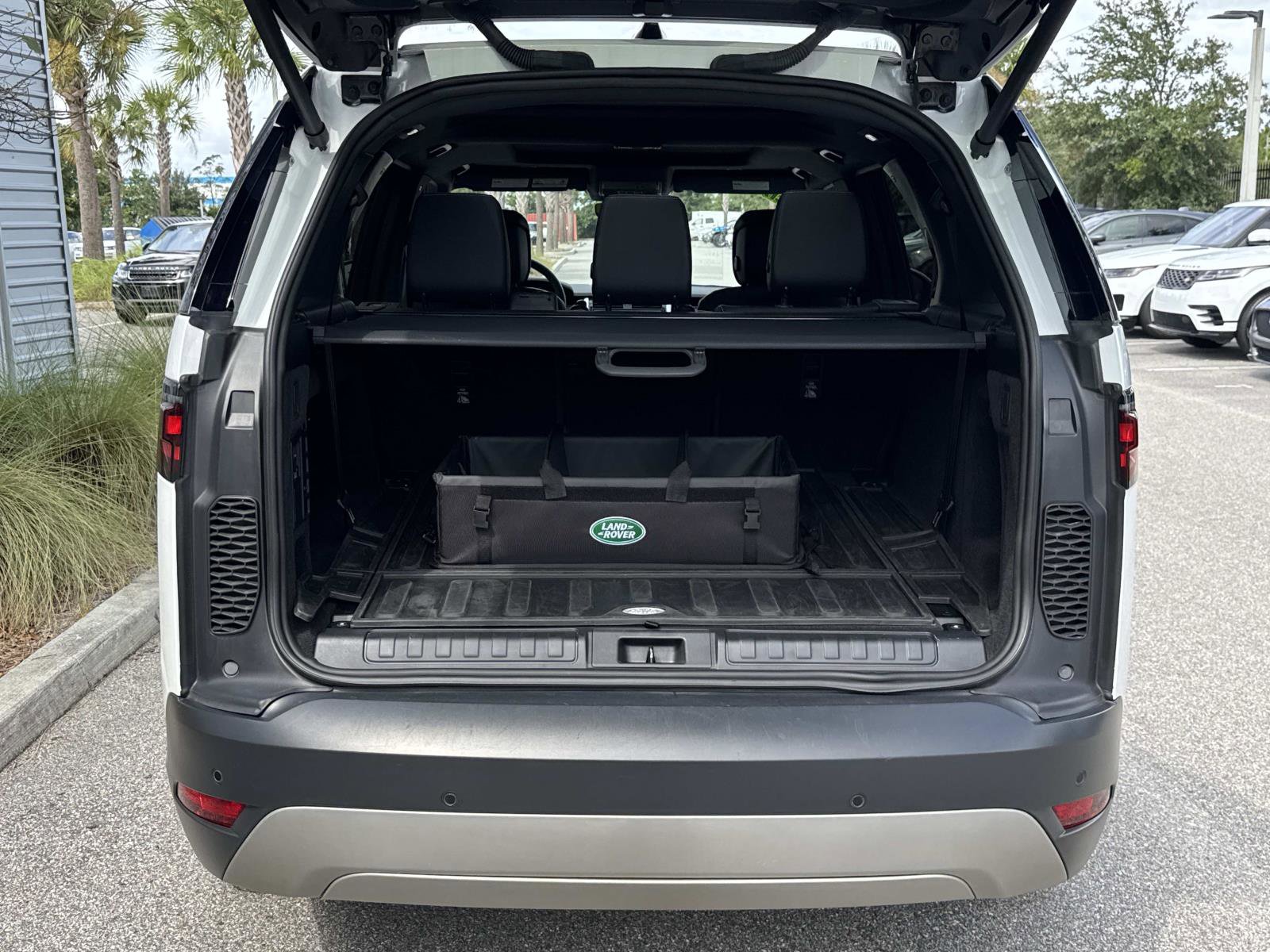 Certified 2025 Land Rover Discovery S image 11