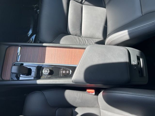 Certified 2025 Volvo V60 B5 Cross Country Plus image 26