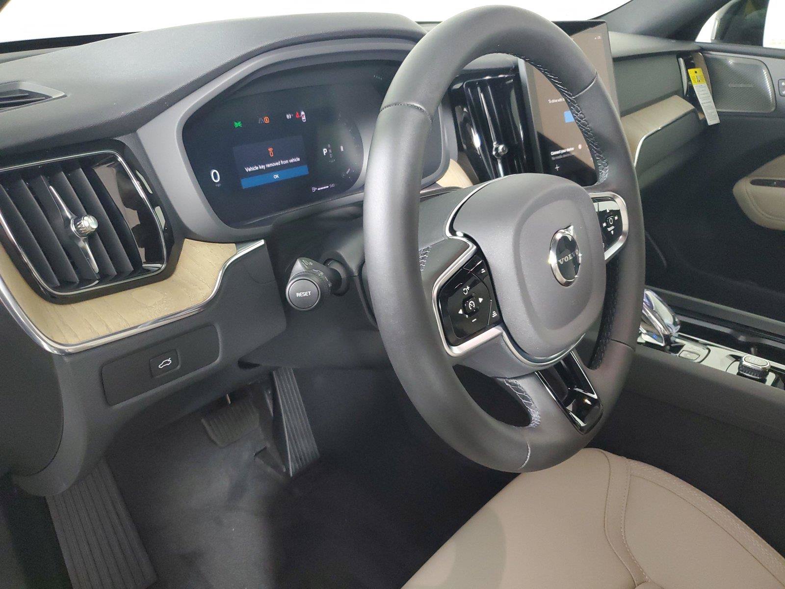 New 2027 Volvo XC60 B5 Plus AWD/4WD image 24