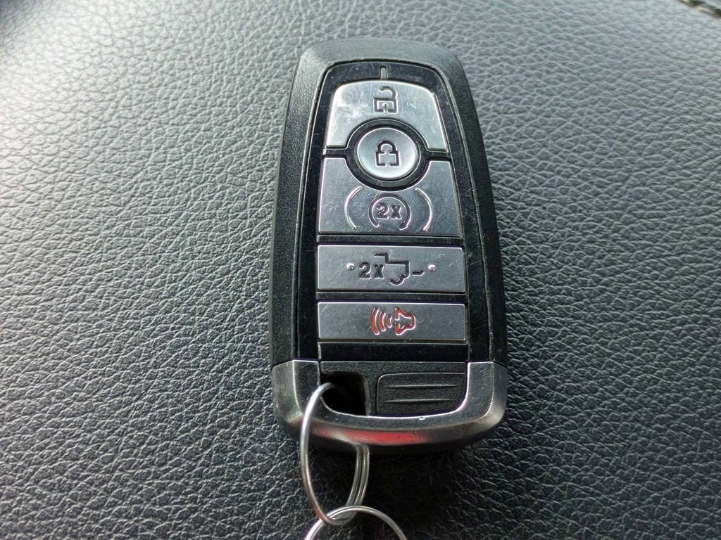 Used 2022 Ford F350 Lariat w/ Tremor Off-Road Package AWD/4WD image 30