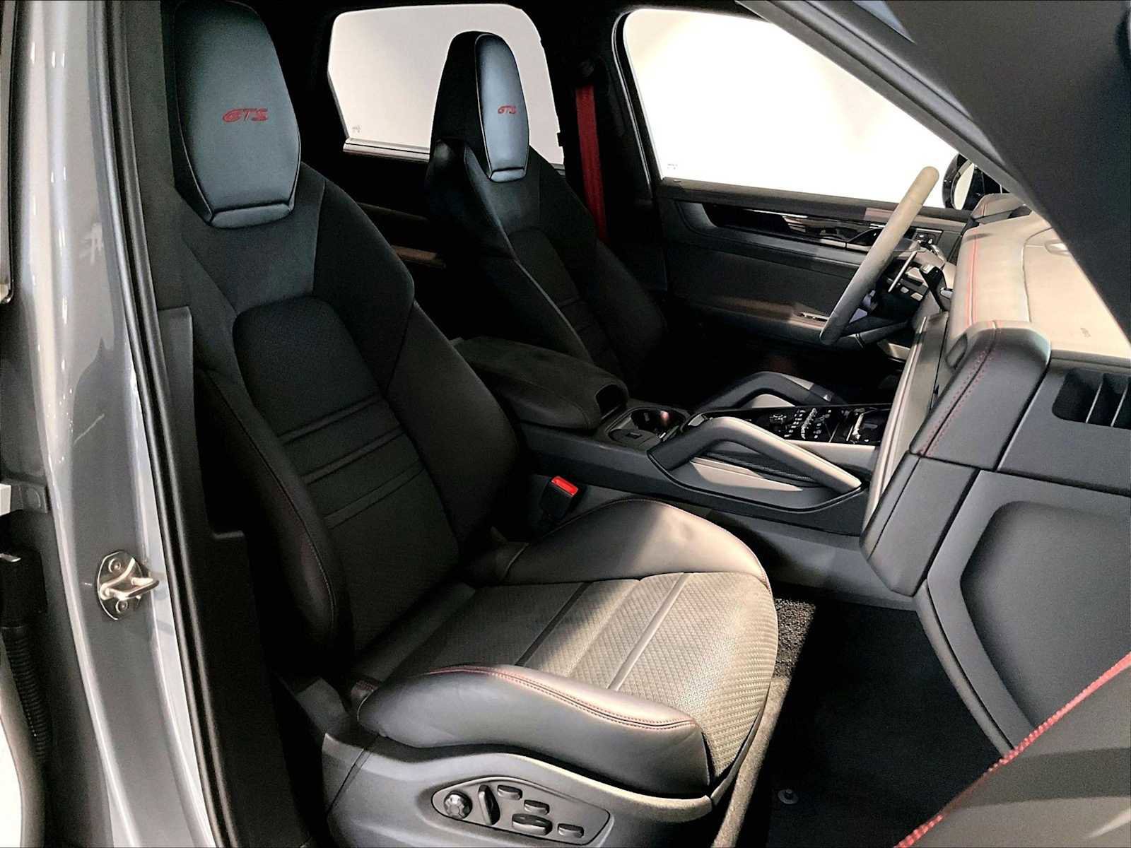 Used 2025 Porsche Cayenne GTS image 22