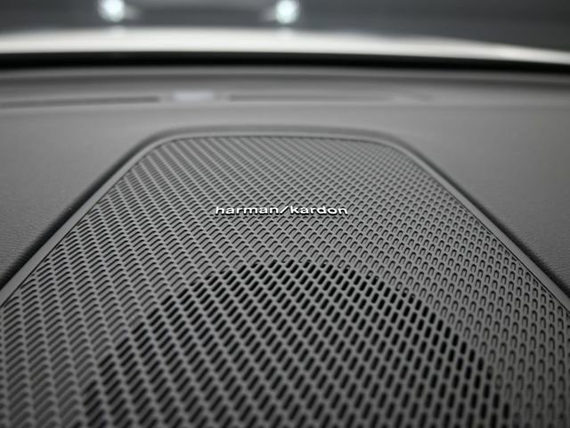 New 2026 Volvo XC60 T8 Plus w/ Protection Package Premier image 31