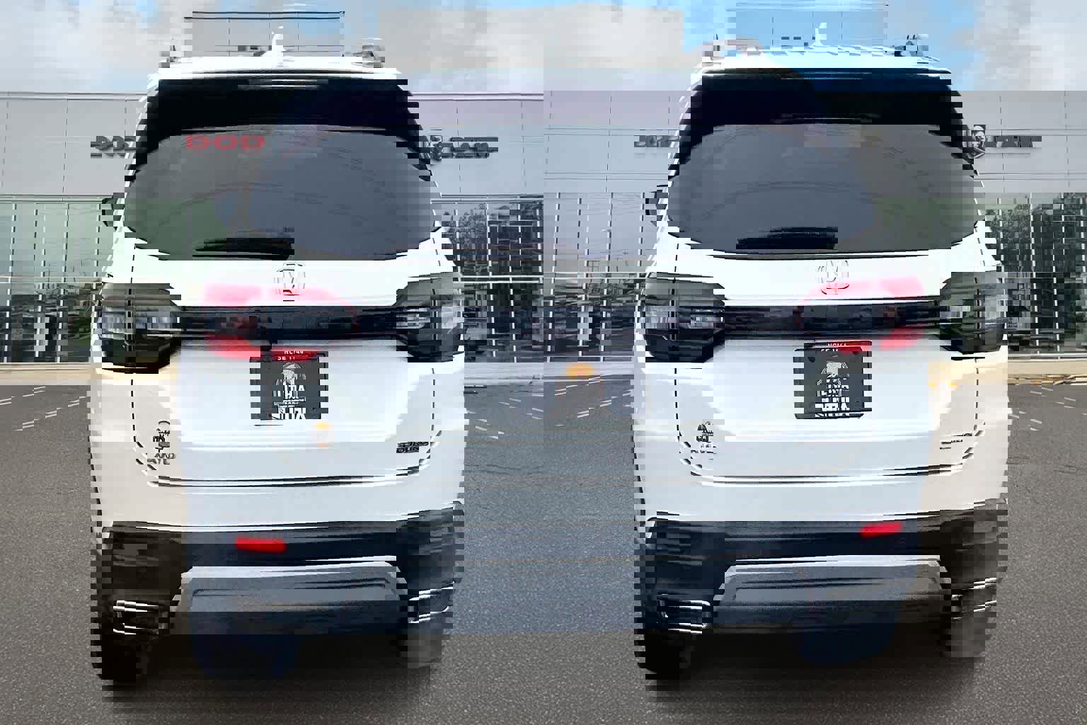 Used 2023 Honda Pilot Touring image 5