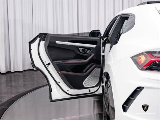 Used 2019 Lamborghini Urus AWD/4WD image 18