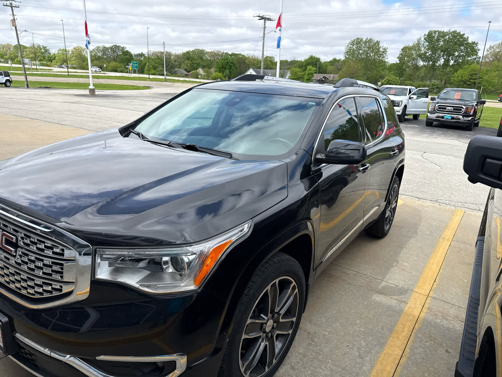 Used 2017 GMC Acadia Denali w/ Technology Package AWD/4WD image 8