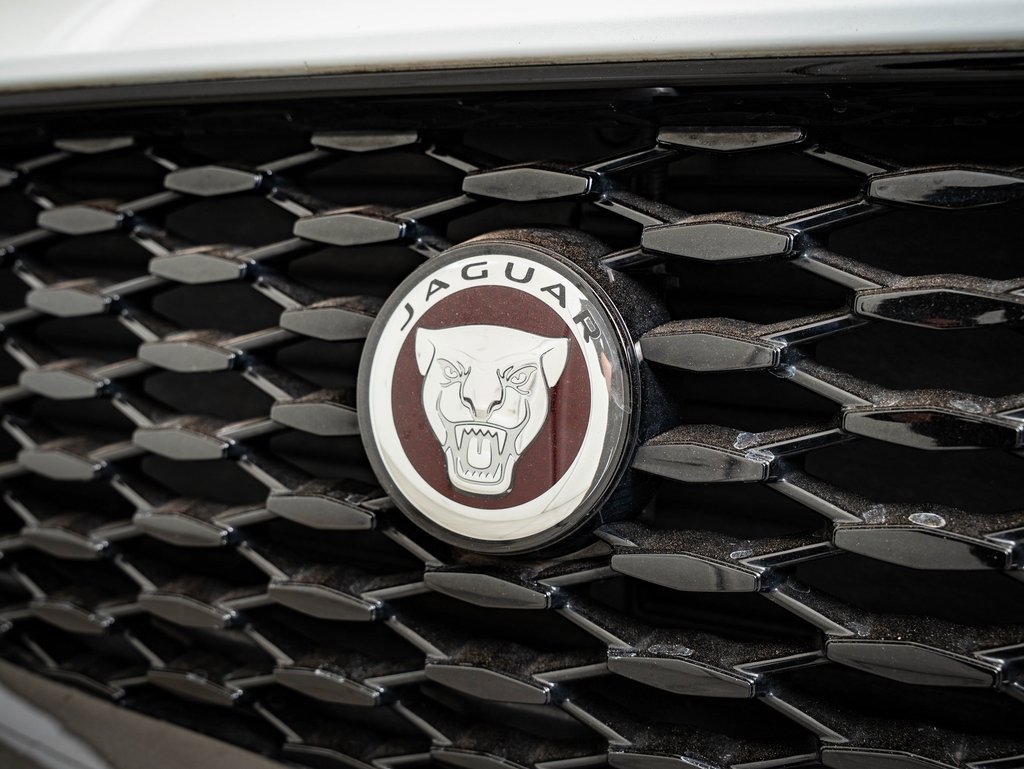 Used 2022 Jaguar E-PACE SE image 3