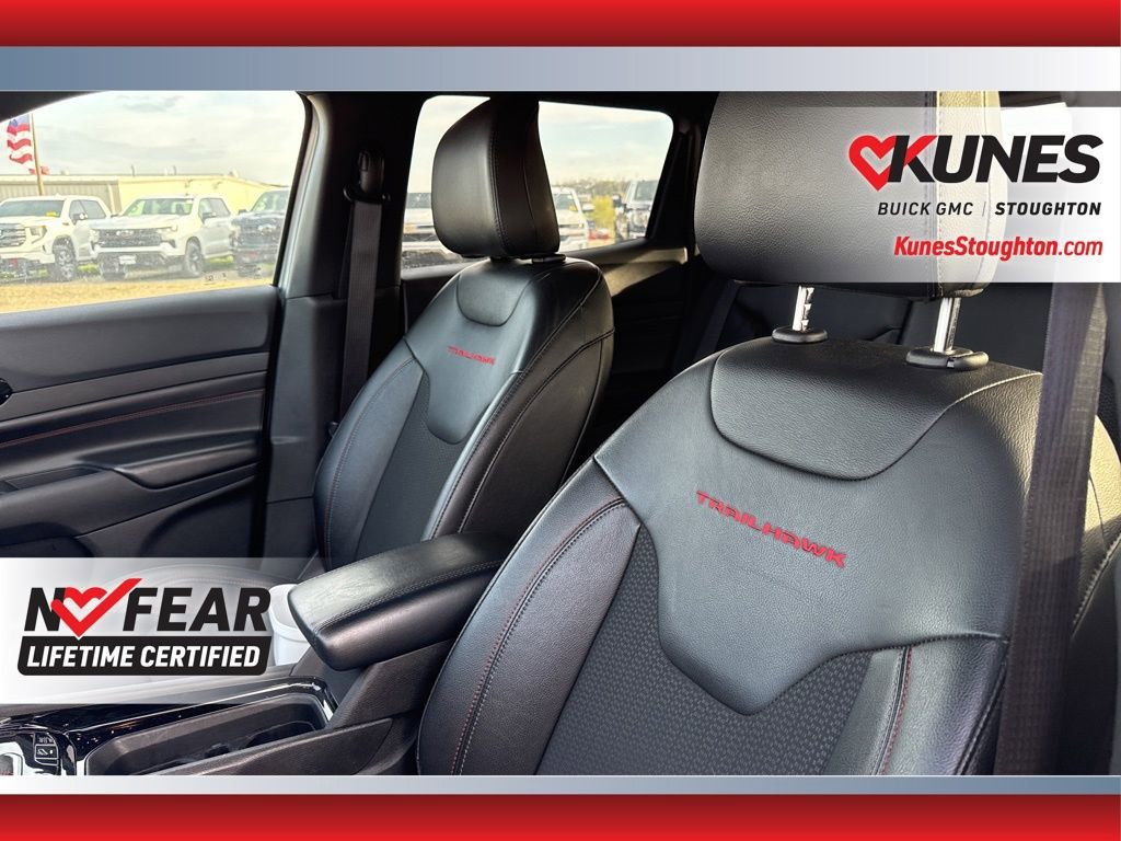 Used 2025 Jeep Compass Trailhawk AWD/4WD image 25