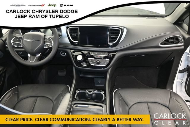 Used 2026 Chrysler Pacifica Limited FWD image 37