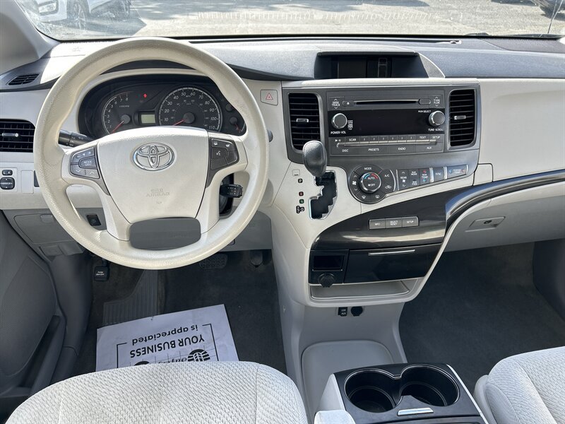 Used 2014 Toyota Sienna LE FWD image 12