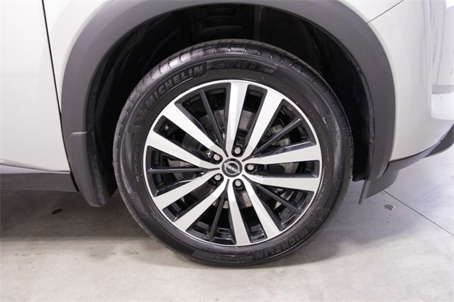 Used 2023 Nissan Pathfinder Platinum image 12