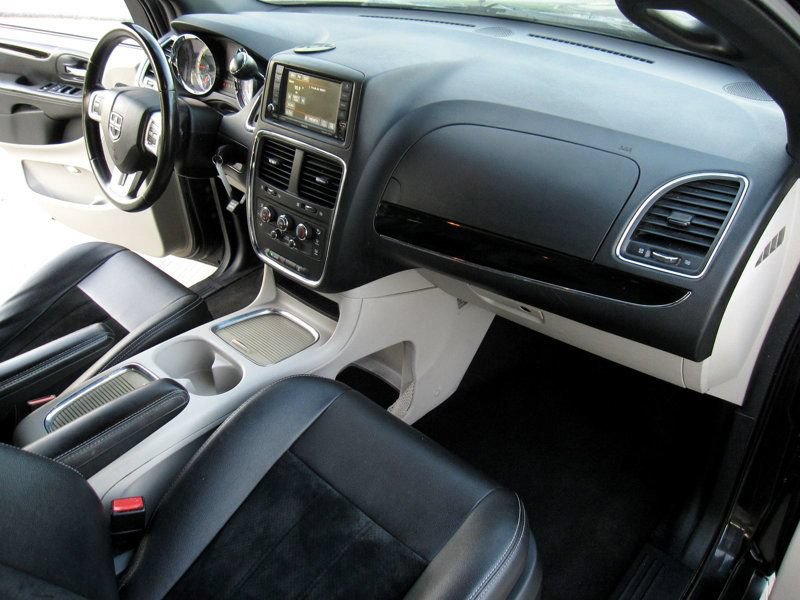 Used 2018 Dodge Grand Caravan SXT FWD image 23