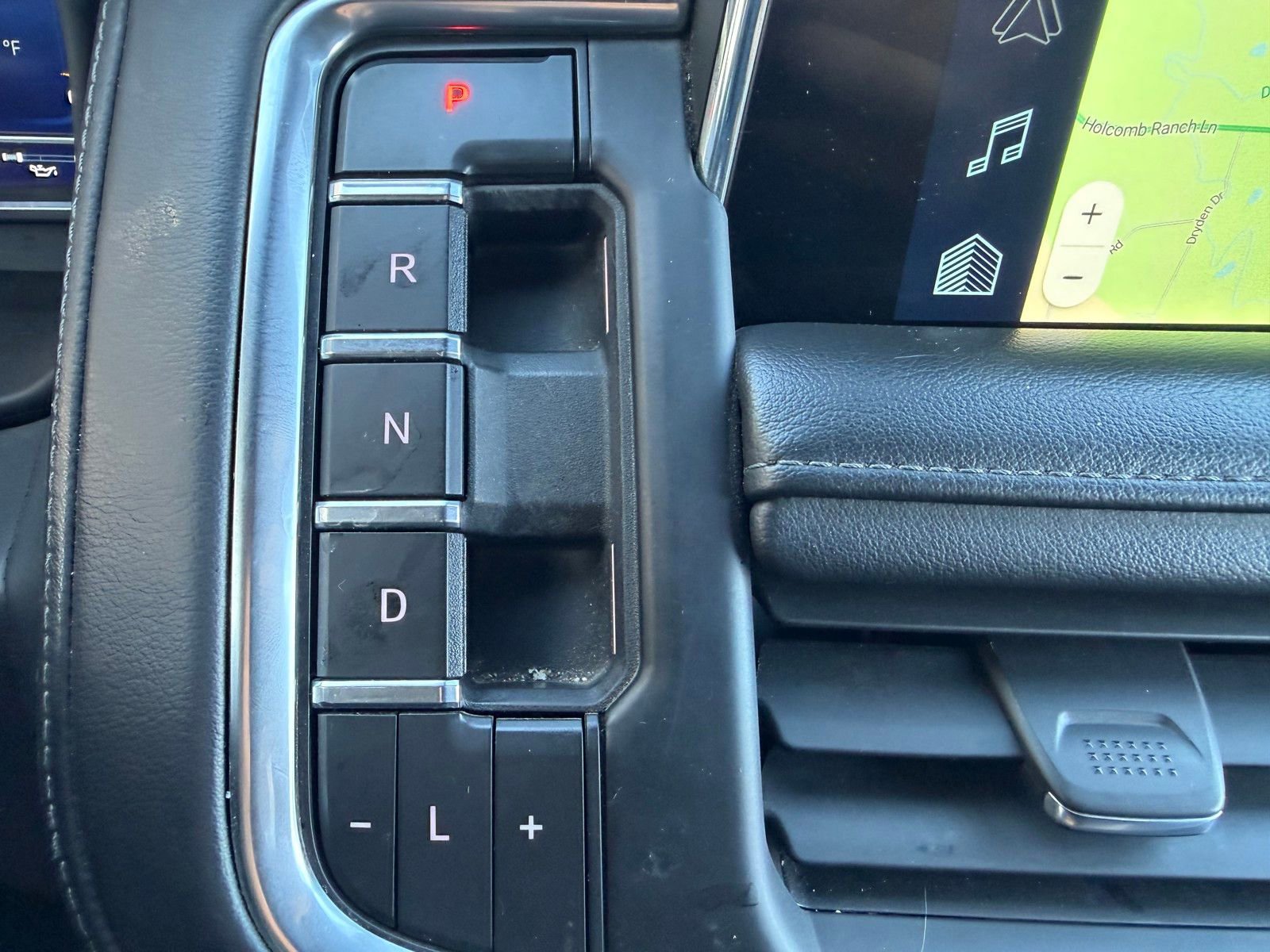 Used 2022 Chevrolet Suburban Z71 AWD/4WD image 18