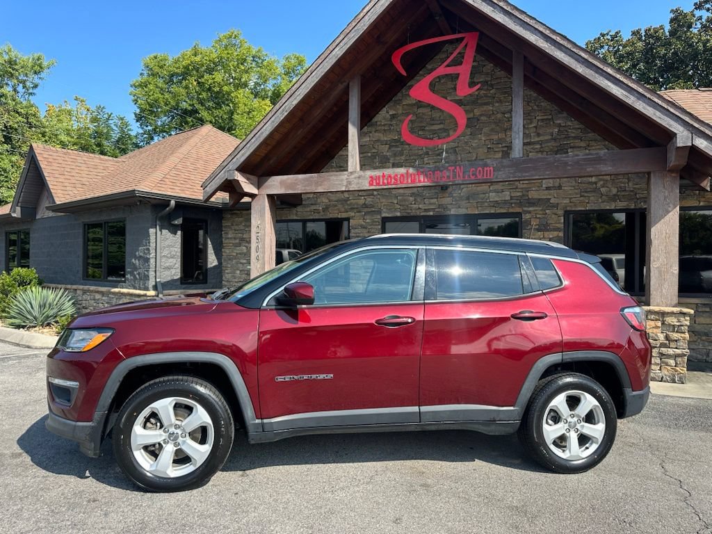 Used 2020 Jeep Compass Latitude w/ Cold Weather Group AWD/4WD image 2