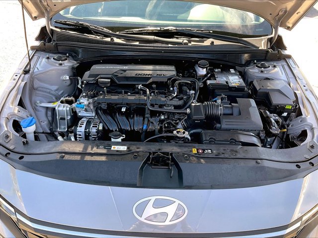 Used 2025 Hyundai Elantra Sport FWD image 11